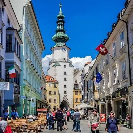 Diamond In Old Town With Free Parking *