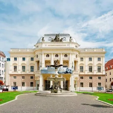 Апартаменты Diamond In Old Town With Free Parking