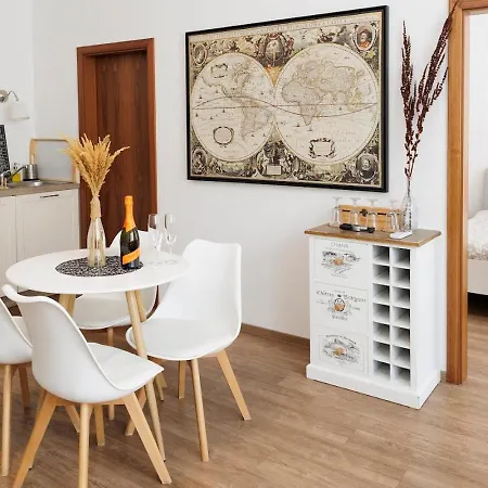 Diamond In Old Town With Free Parking * Братислава