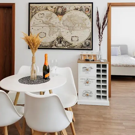 Diamond In Old Town With Free Parking Apartment Pressburg