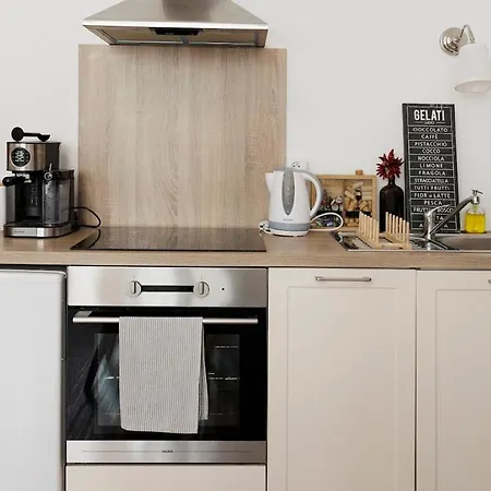 Diamond In Old Town With Free Parking Pressburg