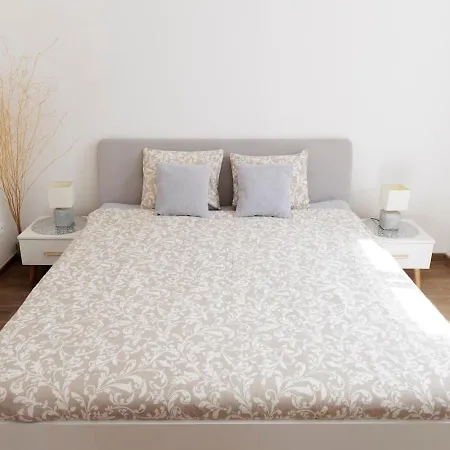 Diamond In Old Town With Free Parking * Братислава