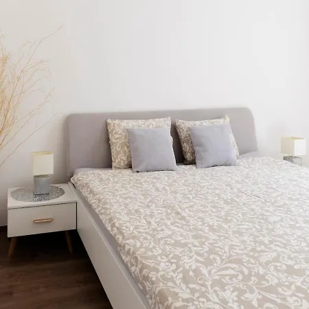 Diamond In Old Town With Free Parking Apartment