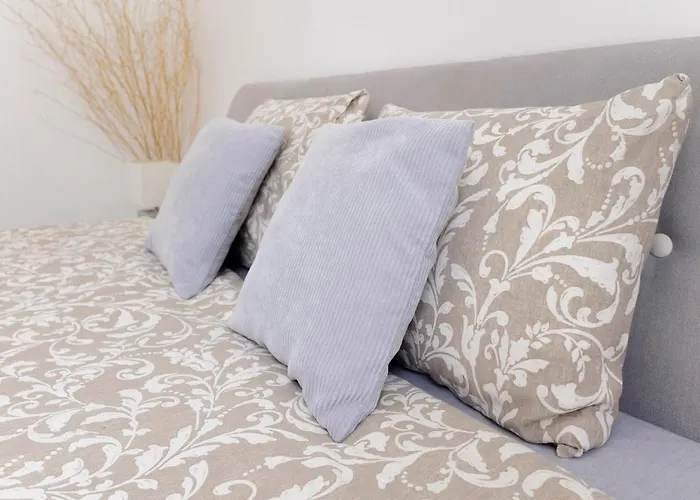 Diamond In Old Town With Free Parking