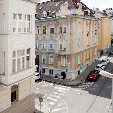 Diamond In Old Town With Free Parking * ברטיסלאבה